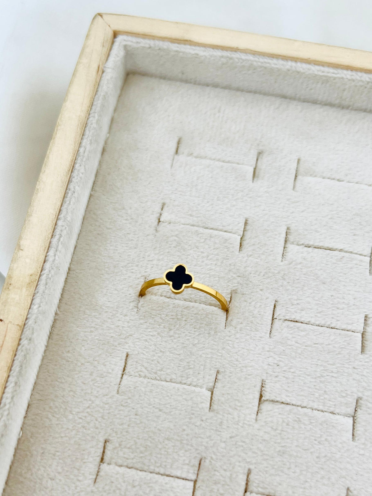 Black Mini clover Ring