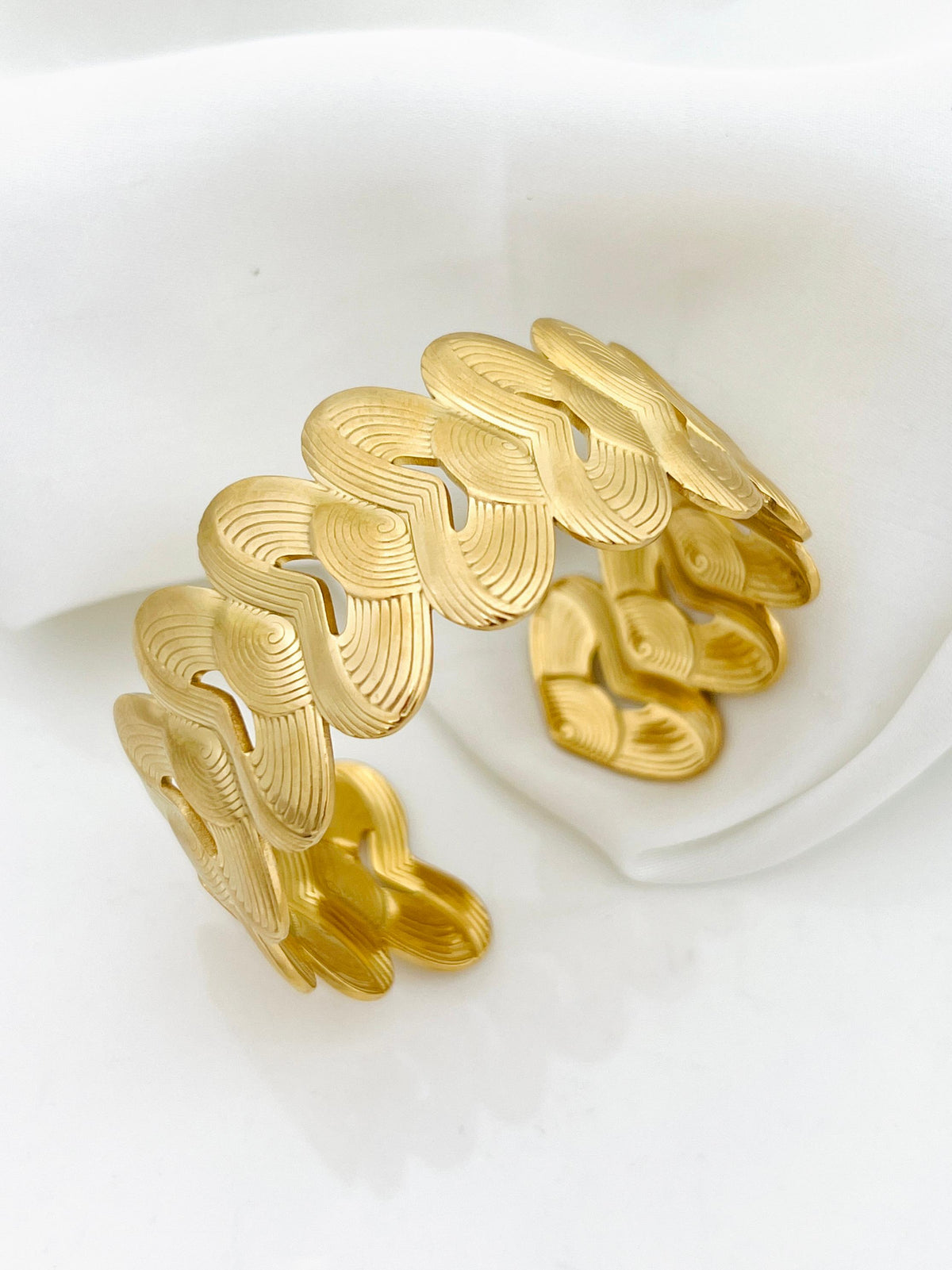 Bold Style Hand Cuff (Adjustable)