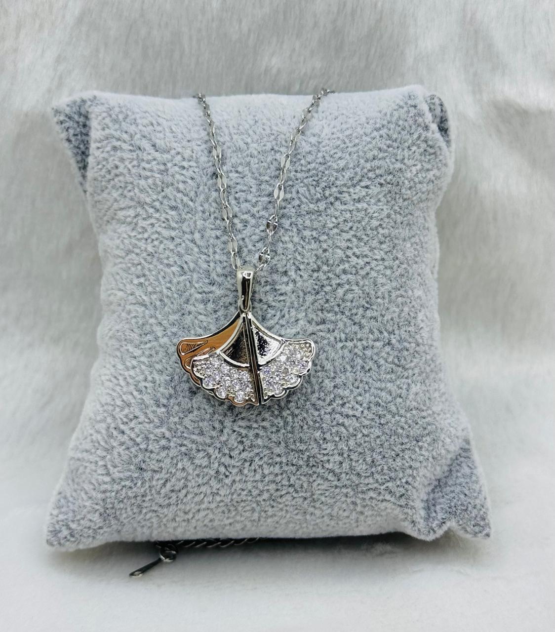 Stainless steel spin necklace
