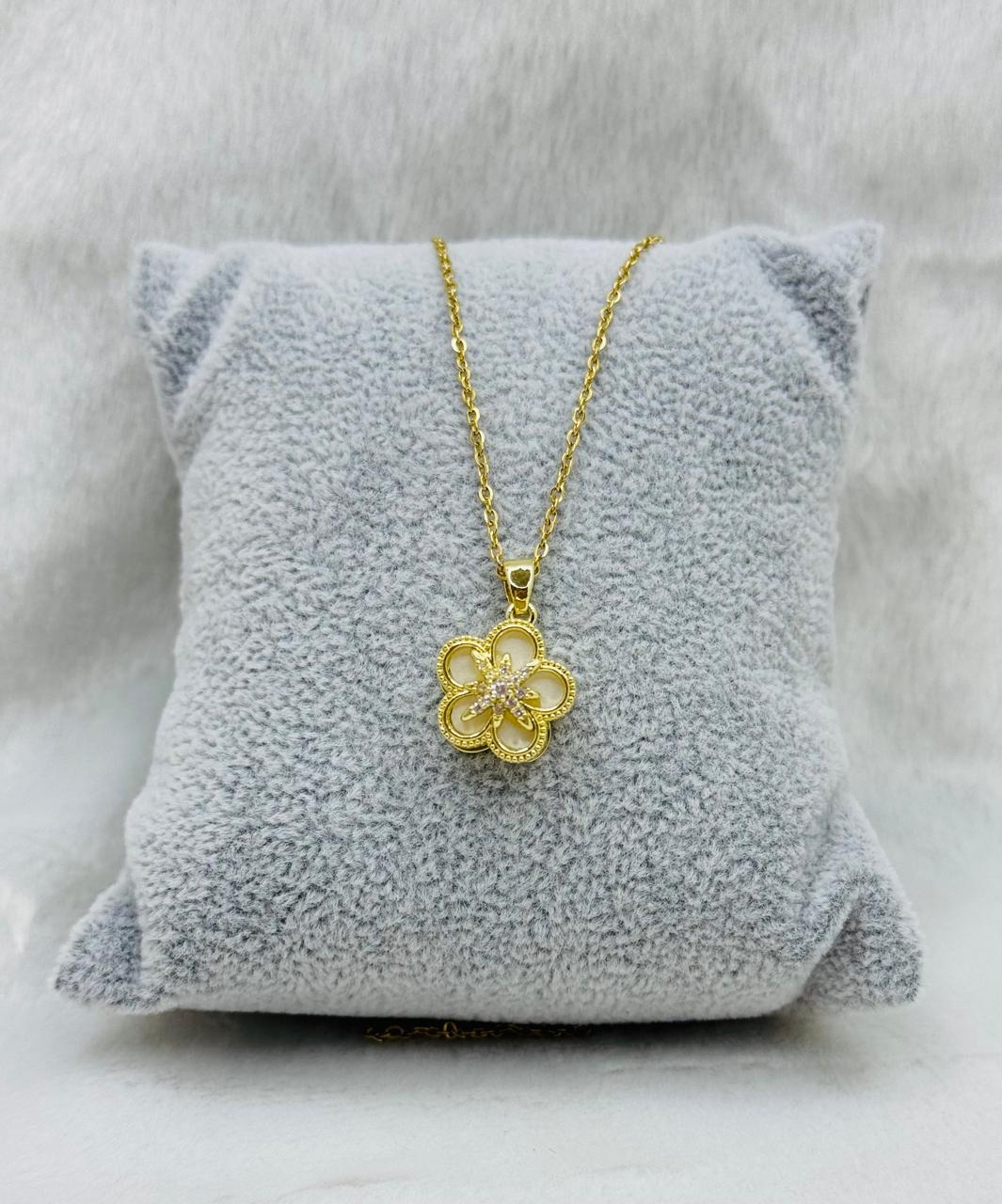 Stainless steel spin necklace