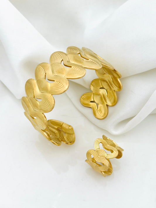 Luxe Oval Link Hand Cuff with Ring