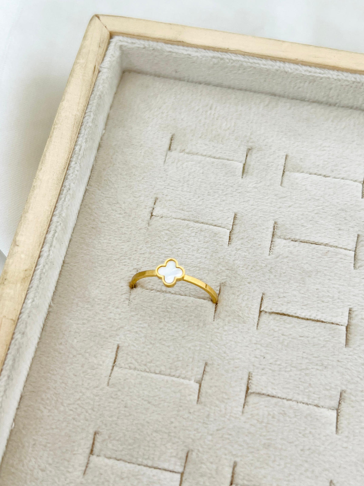 White Mini clover Ring