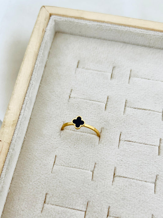 Black Mini clover Ring