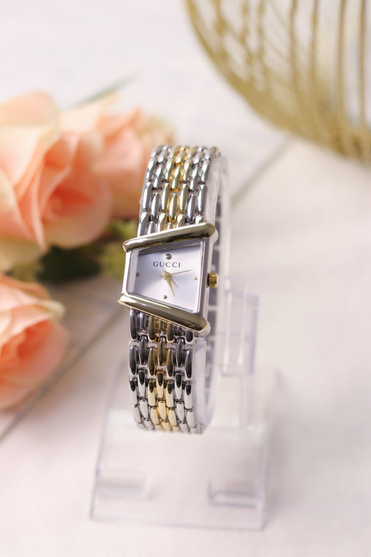Gucci Elegance Women Watch (Silver)