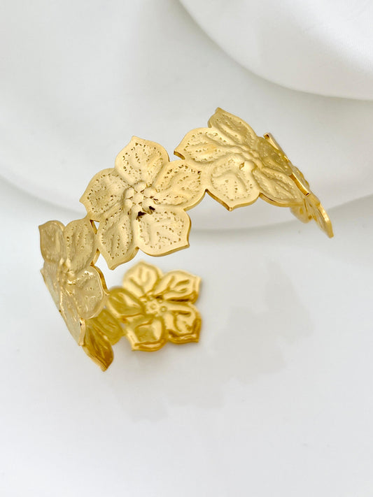 Flower Style Stainless Steel Hand cuff (Adjustable)