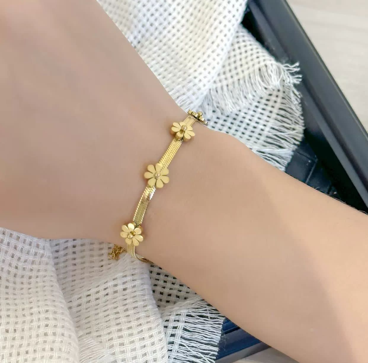 Small Flower bracelet