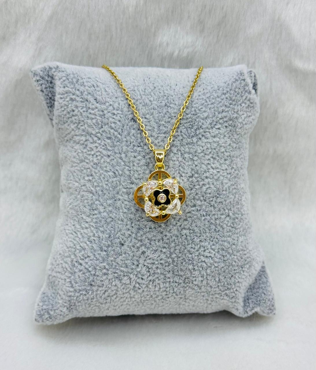 Stainless steel spin necklace